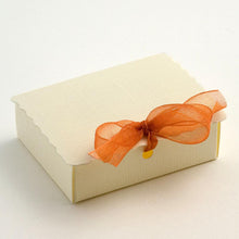 Load image into Gallery viewer, Italian Range Silk Pattern Favour boxes - (Packs of 10)