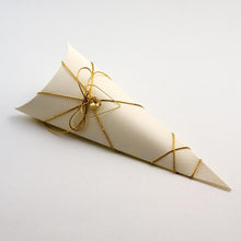 Load image into Gallery viewer, Italian Range Silk Pattern Favour boxes - (Packs of 10)