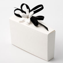 Load image into Gallery viewer, Italian Range Silk Pattern Favour boxes - (Packs of 10)